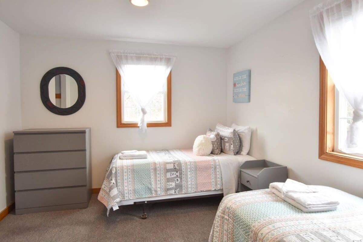12216 - Beautiful Views Of Cape Cod Bay Access To Private Easy Access To P-town Holiday home Truro