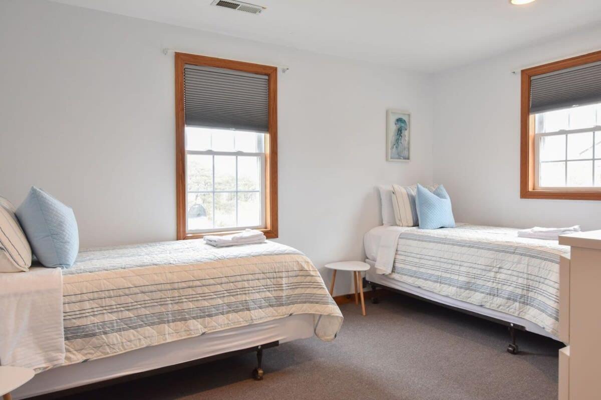 12216 - Beautiful Views Of Cape Cod Bay Access To Private Easy Access To P-town Holiday home Truro