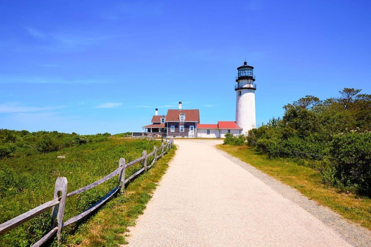12216 - Beautiful Views Of Cape Cod Bay Access To Private Easy Access To P-town Truro